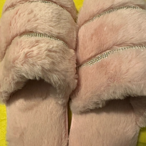 Avon Rhinestone Faux Fur Slippers -Size L (9-10) - Picture 9 of 9